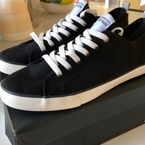 Kenneth Cole Men's Sneakers in Black THE RUN